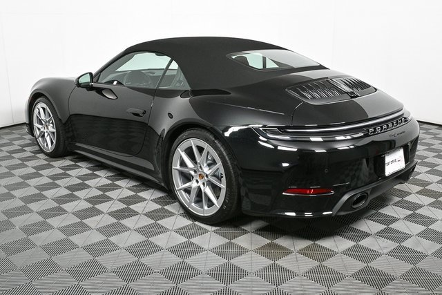 Certified 2025 Porsche 911 Carrera image 3