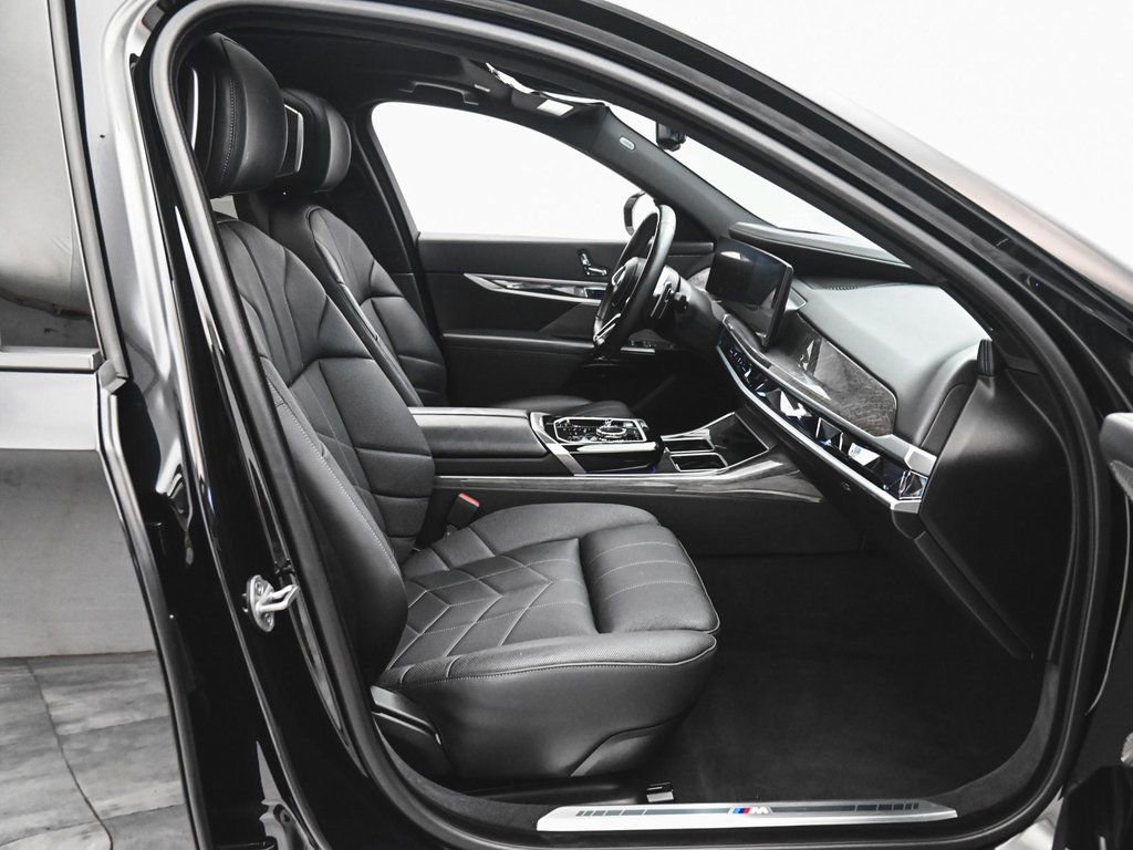 Used 2024 BMW 750e xDrive w/ Premium Package AWD/4WD image 41