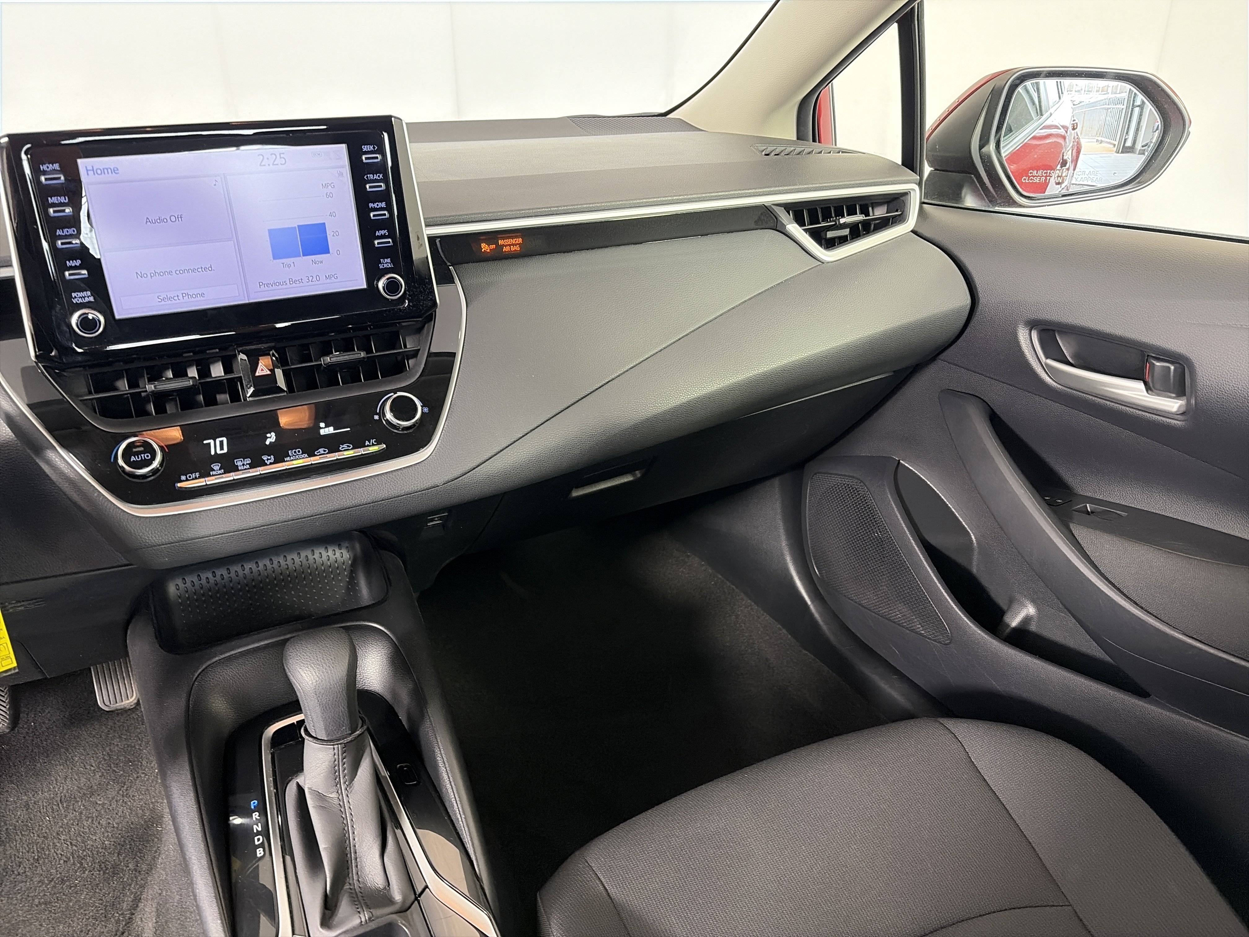 Used 2020 Toyota Corolla LE image 4