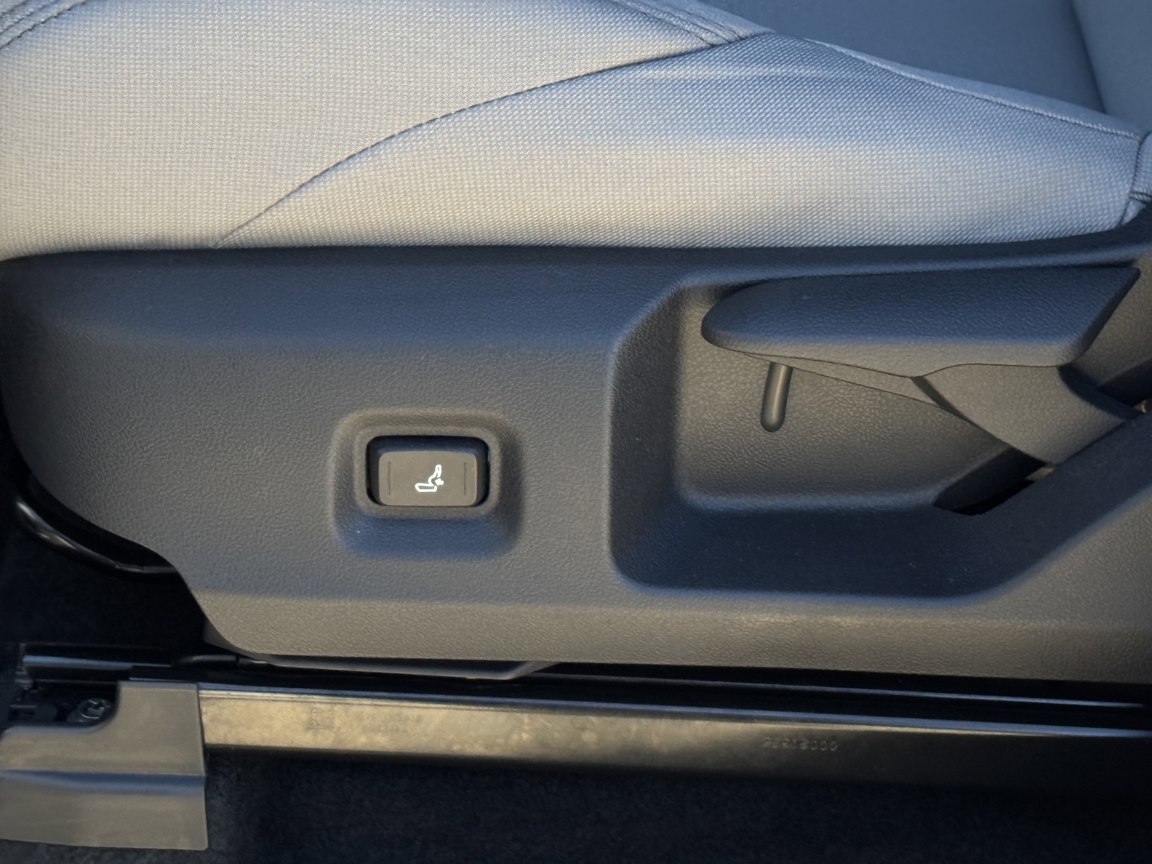 Used 2025 Toyota Tacoma Limited image 16