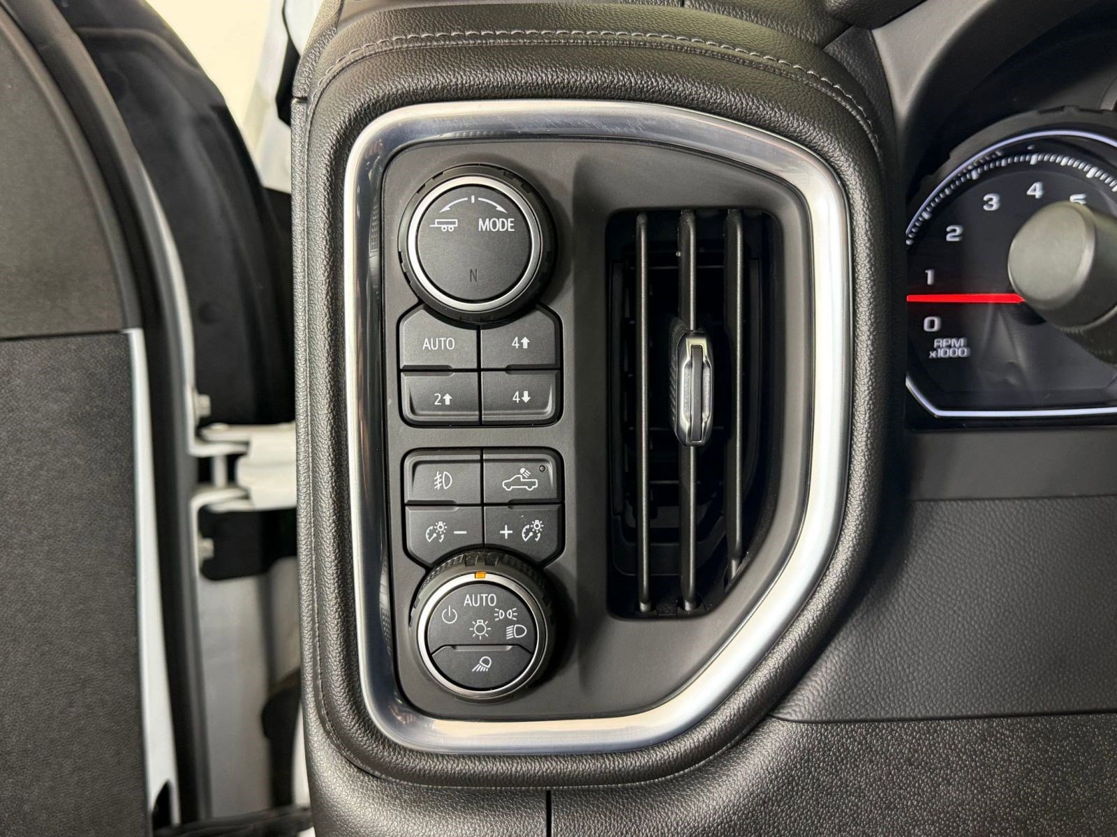 Used 2021 Chevrolet Silverado 3500 LTZ w/ LTZ Convenience Package image 28