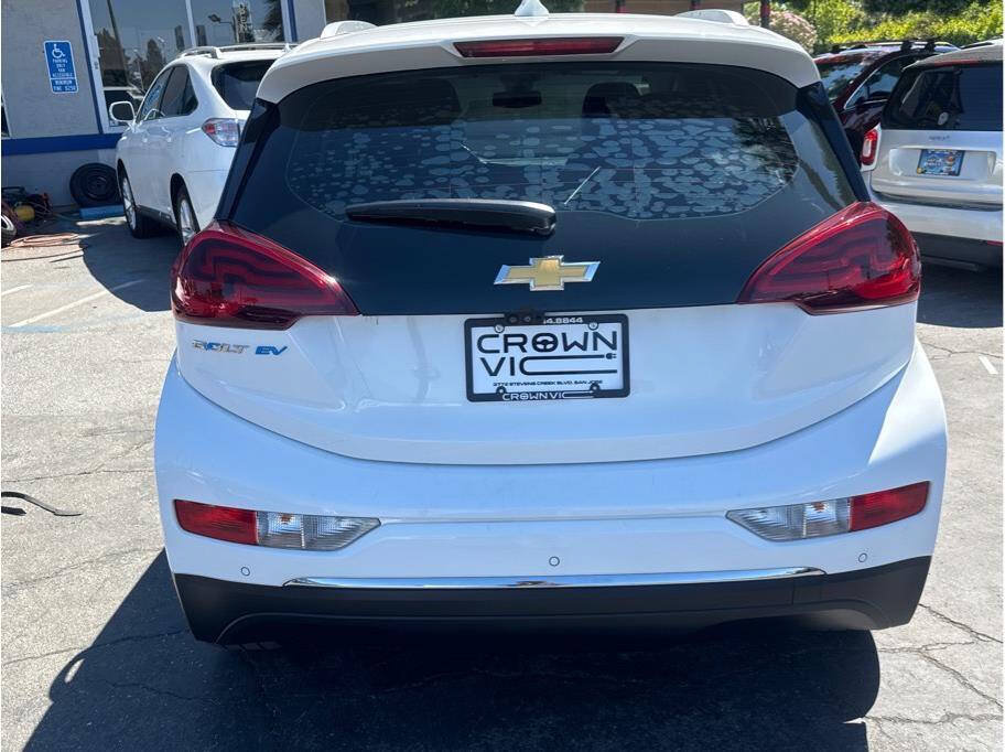 Used 2018 Chevrolet Bolt Premier w/ Infotainment Package FWD image 6