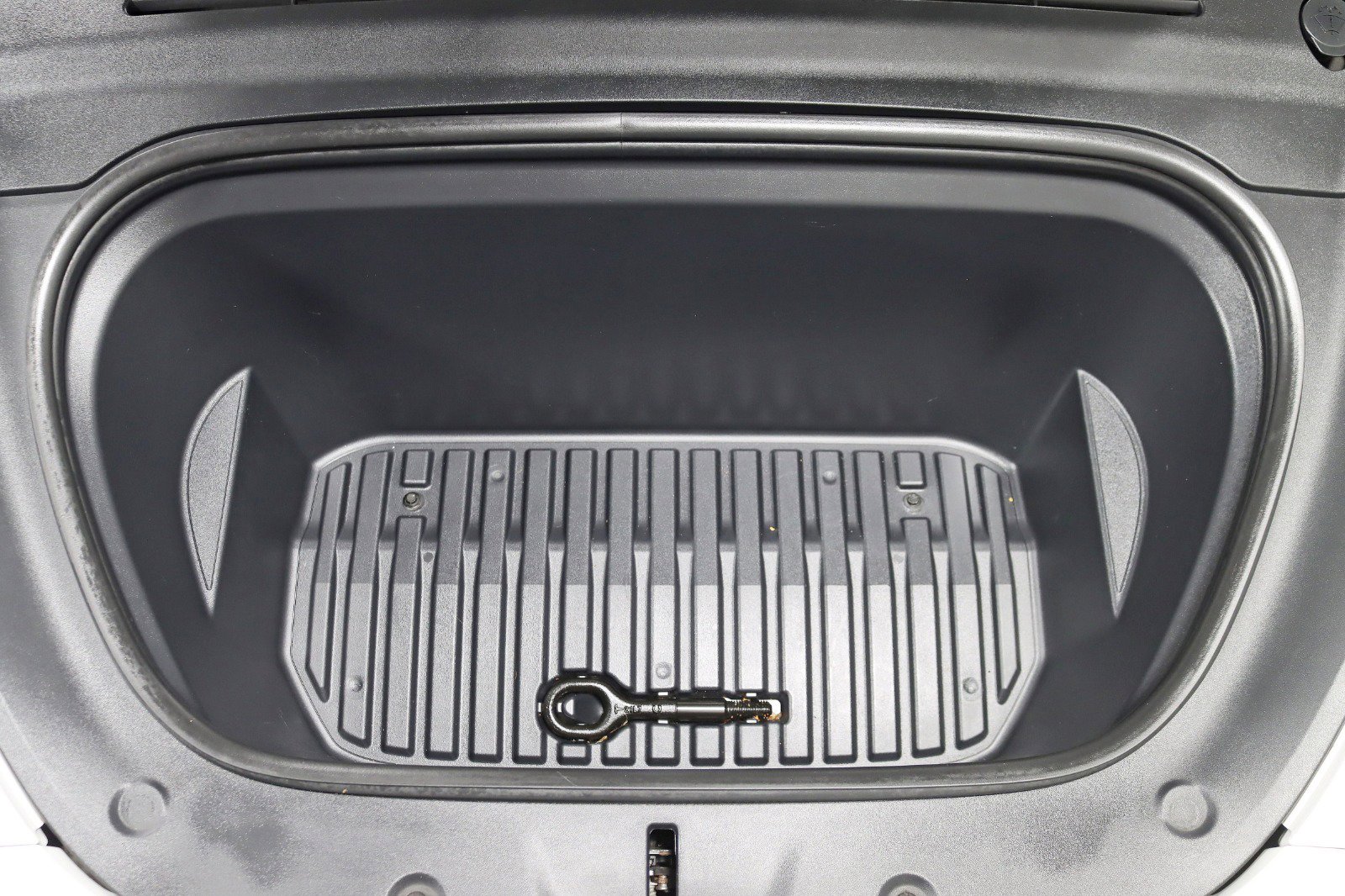 Used 2022 Tesla Model Y Long Range image 40