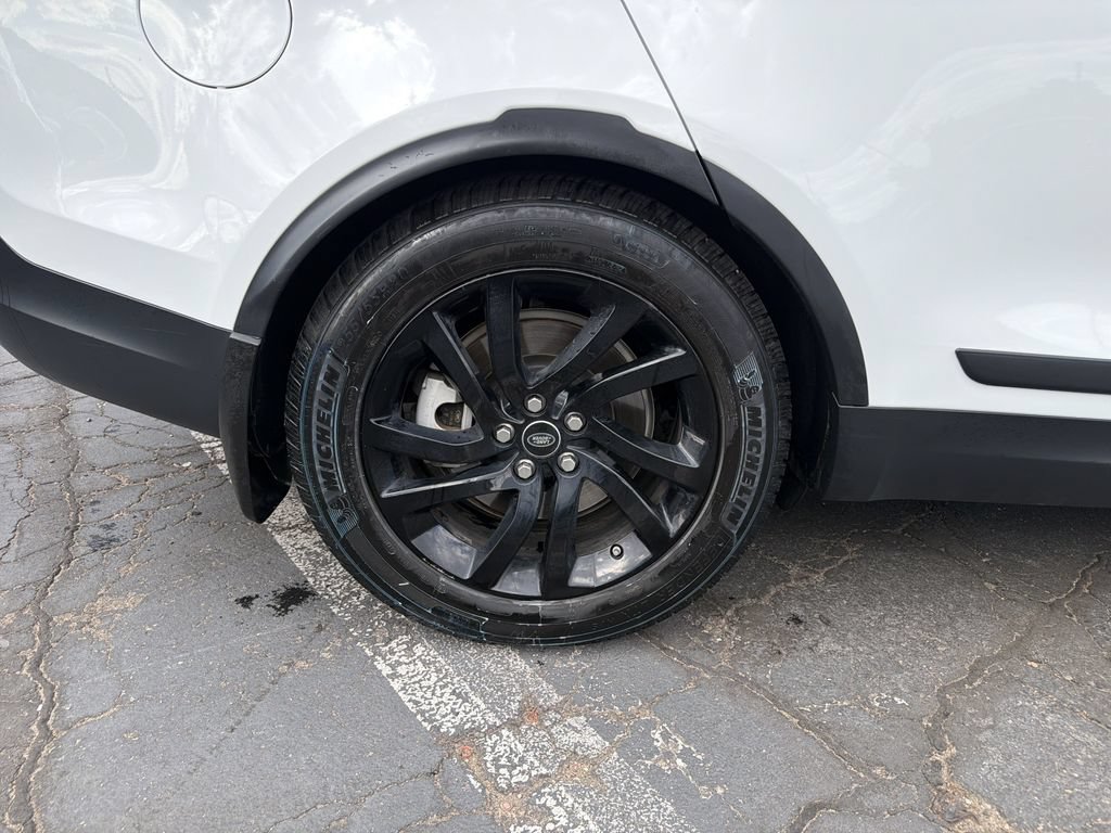 Used 2018 Land Rover Discovery HSE AWD/4WD image 11