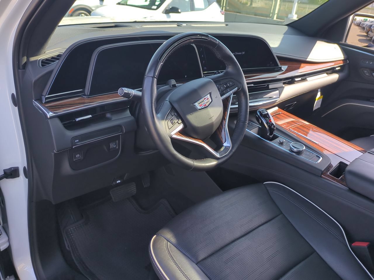 Used 2022 Cadillac Escalade Premium Luxury RWD image 10