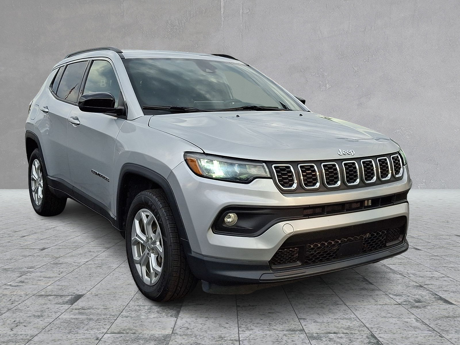 Used 2024 Jeep Compass Latitude AWD/4WD image 3