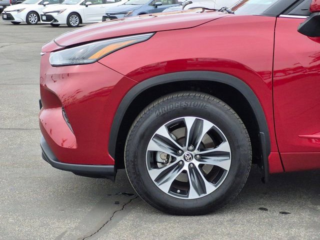 Used 2024 Toyota Highlander XLE image 24