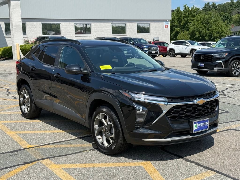 Used 2026 Chevrolet Trax LT w/ Sunroof Package FWD image 8
