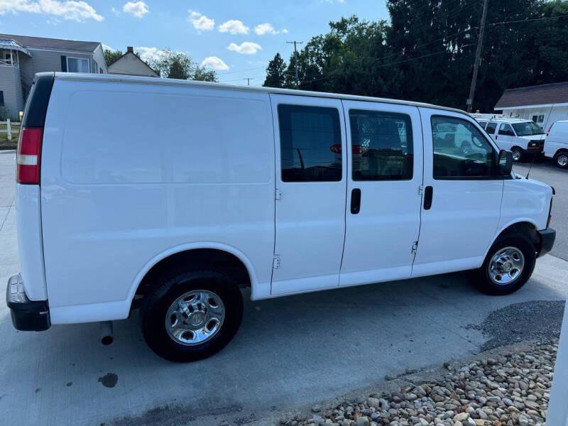 Used 2012 Chevrolet Express 2500 image 4