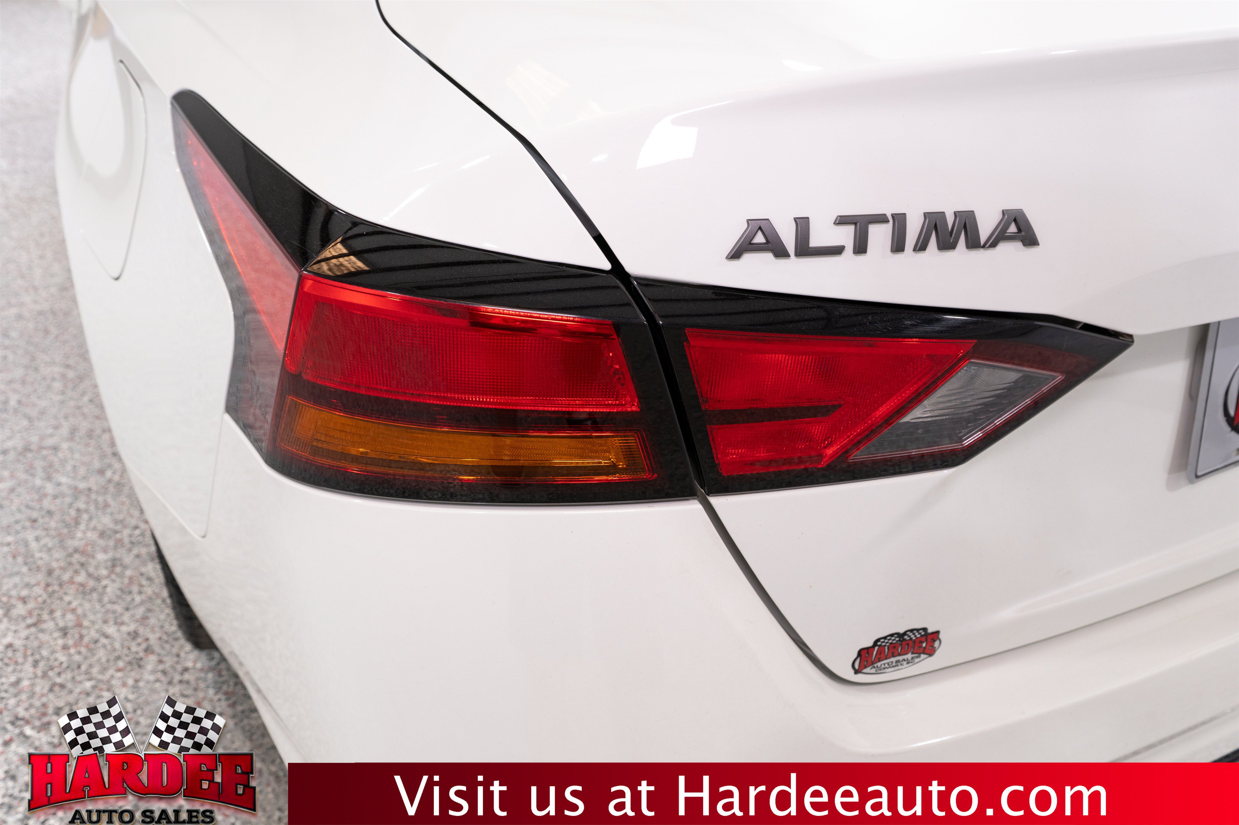 Used 2024 Nissan Altima 2.5 SR FWD image 9