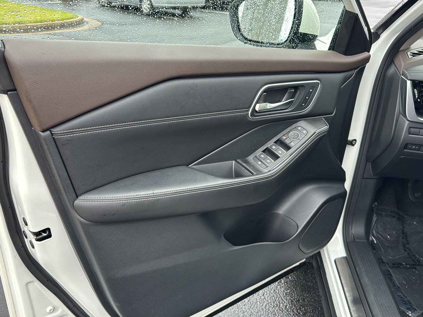 Used 2023 Nissan Rogue Platinum w/ Platinum Premium Package image 14