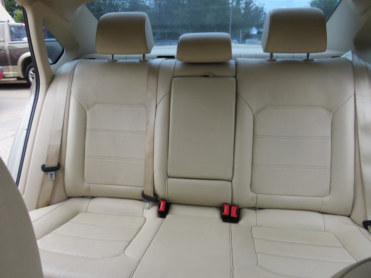 Used 2015 Volkswagen Passat TDI SE FWD image 27