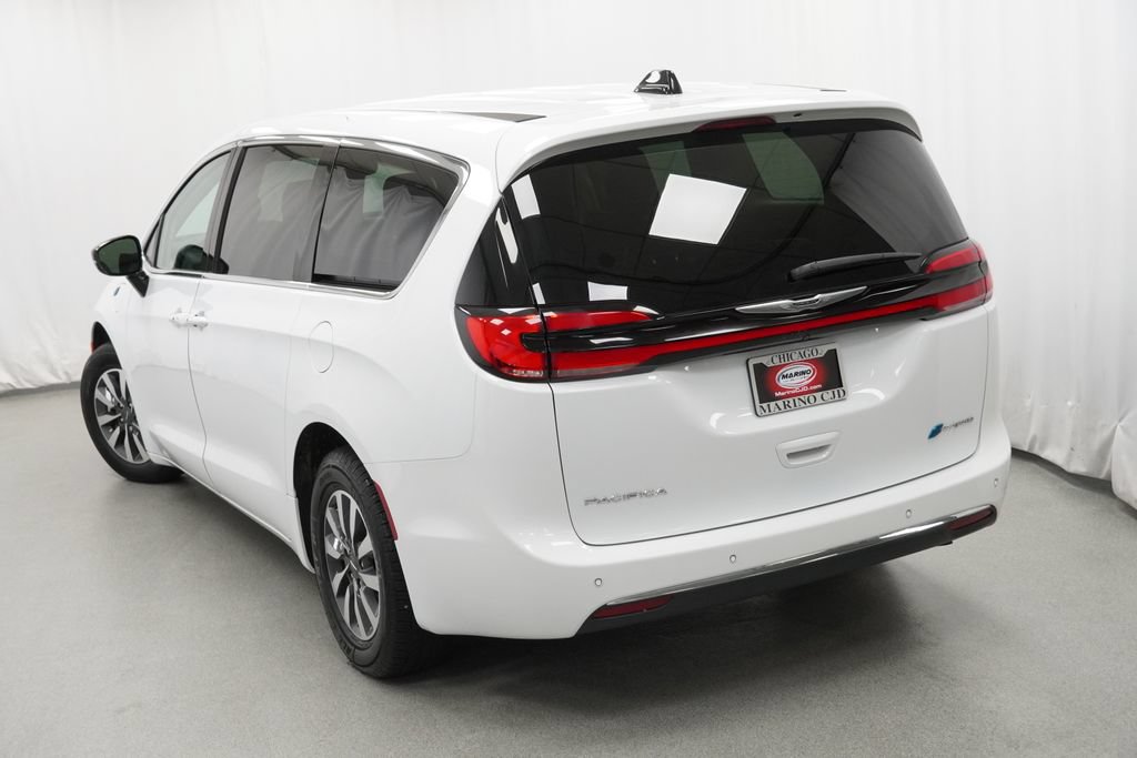 Used 2024 Chrysler Pacifica Limited FWD image 11