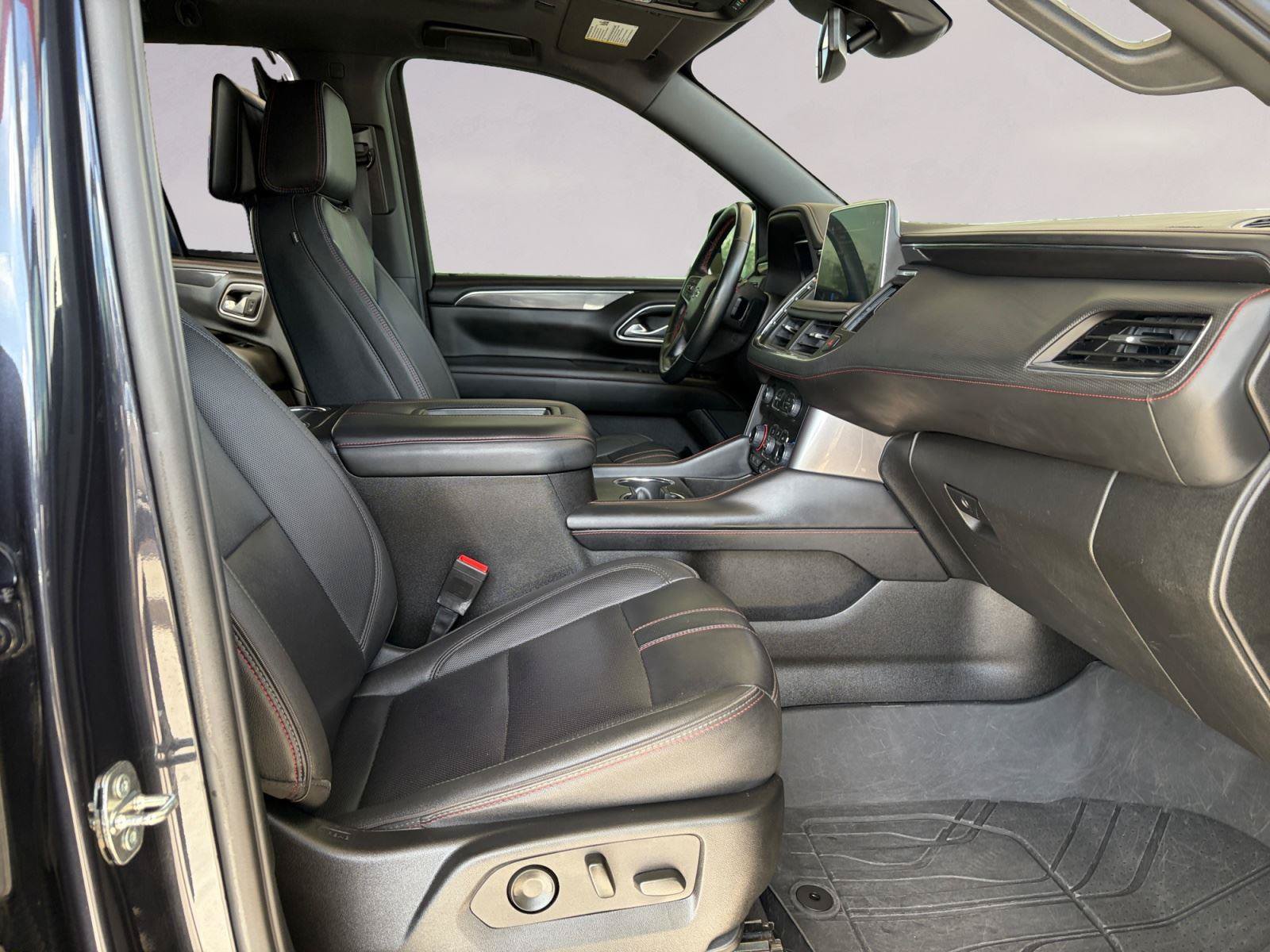 Used 2023 Chevrolet Suburban RST w/ Luxury Package RWD image 15