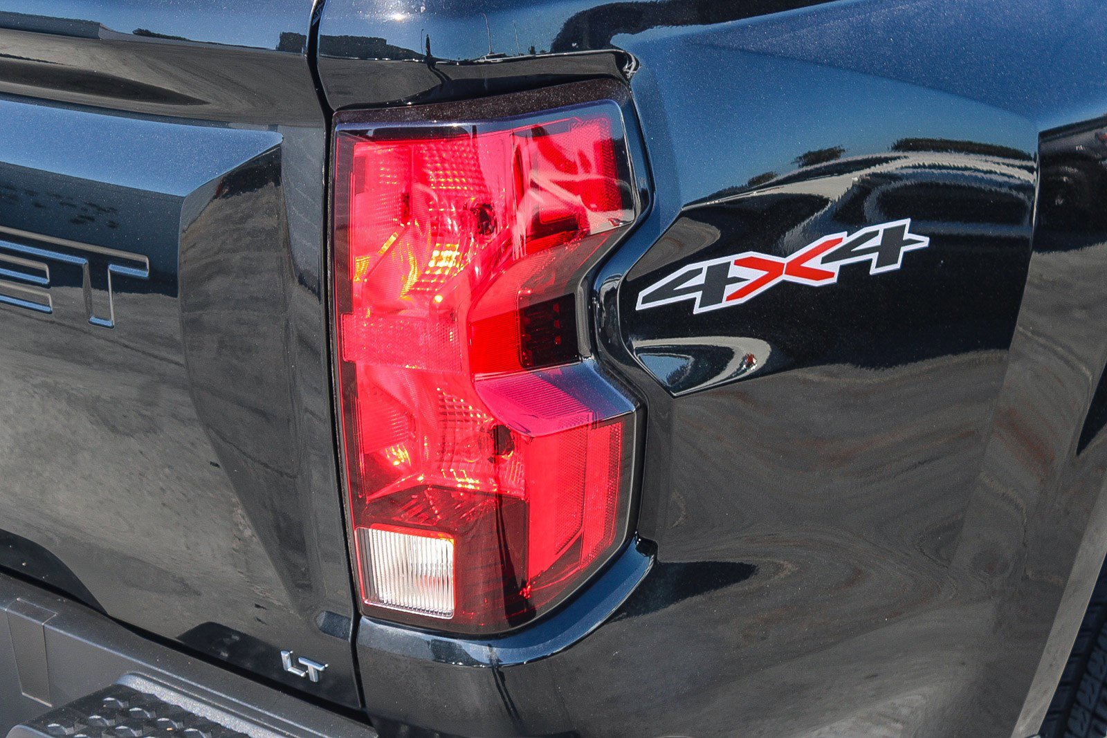 Used 2023 Chevrolet Colorado LT image 11