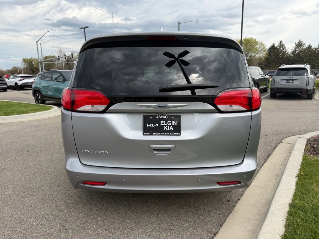 Used 2019 Chrysler Pacifica LX FWD image 4