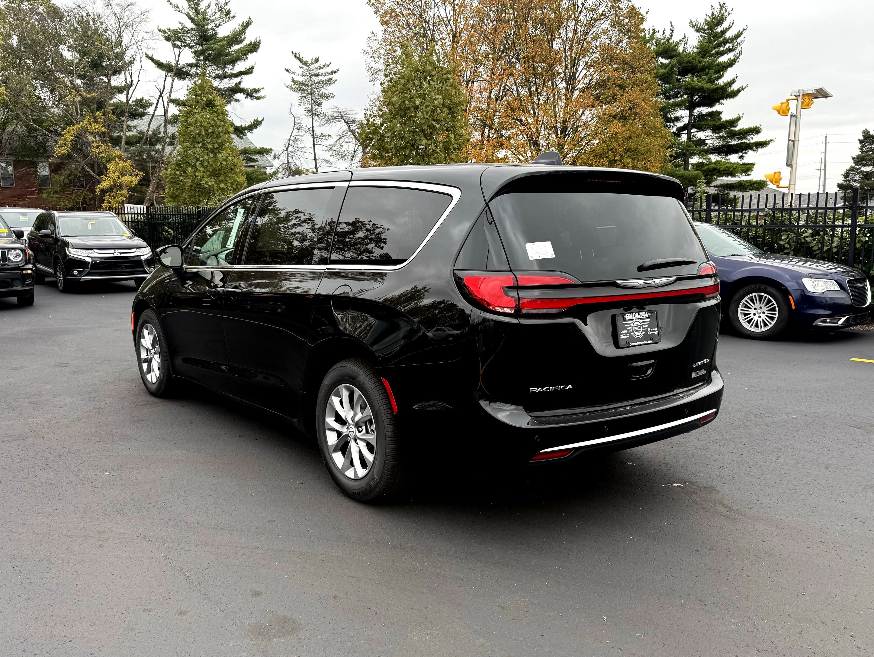 New 2026 Chrysler Pacifica Limited image 7