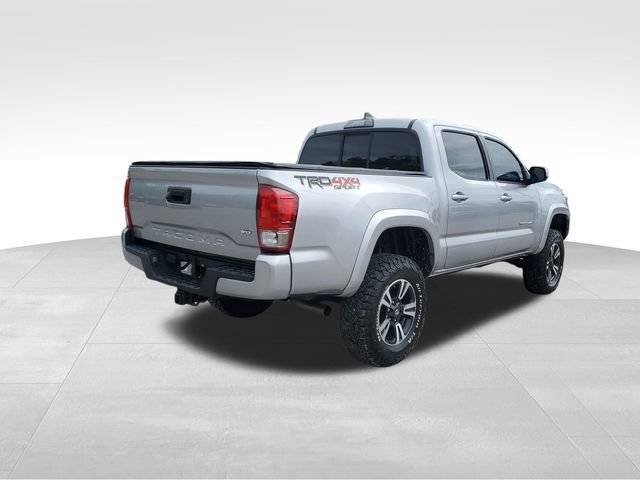Used 2016 Toyota Tacoma TRD Sport w/ Towing Package AWD/4WD image 4