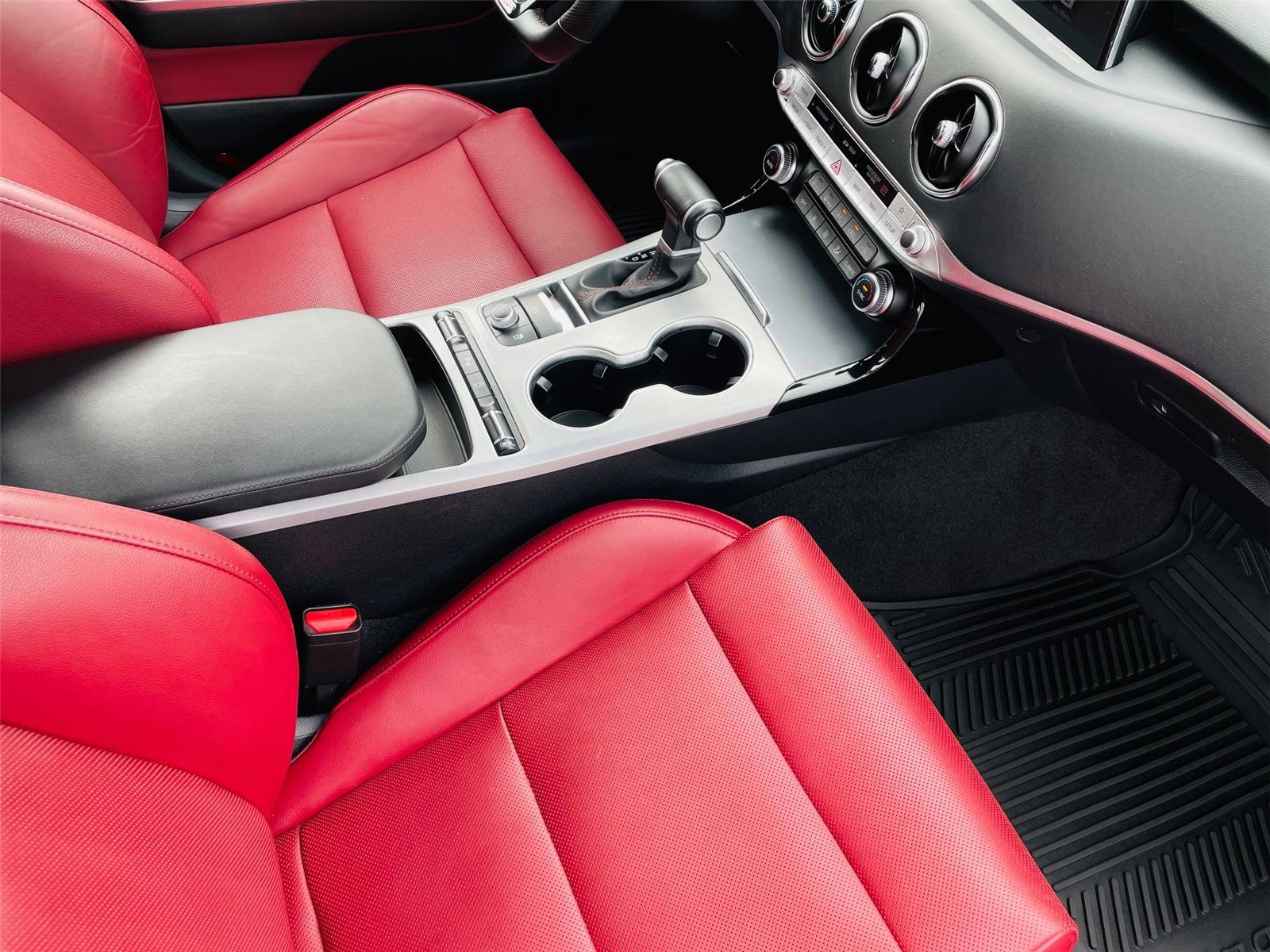 Used 2021 Kia Stinger GT1 RWD image 15