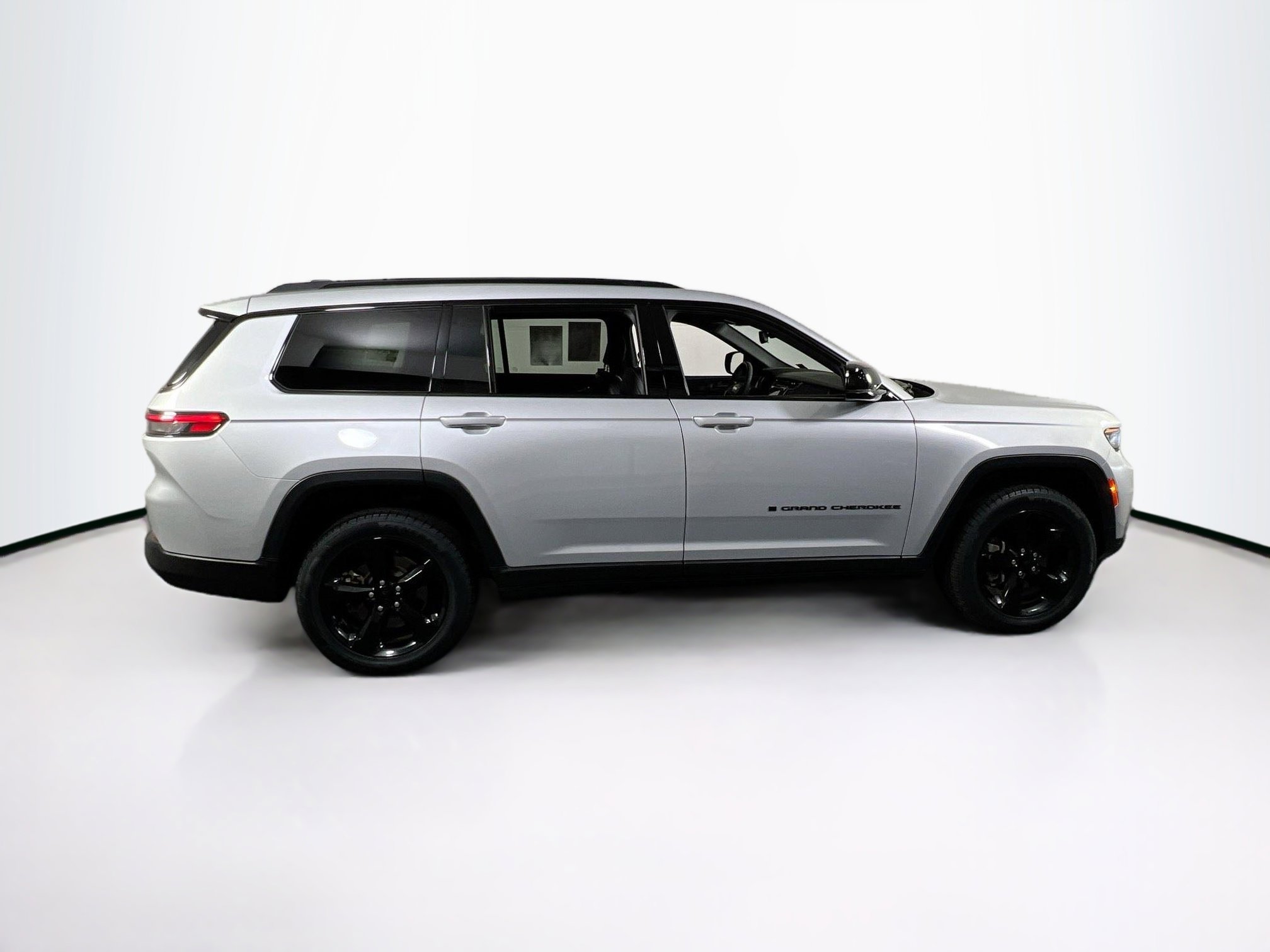 Used 2023 Jeep Grand Cherokee L Laredo AWD/4WD image 4