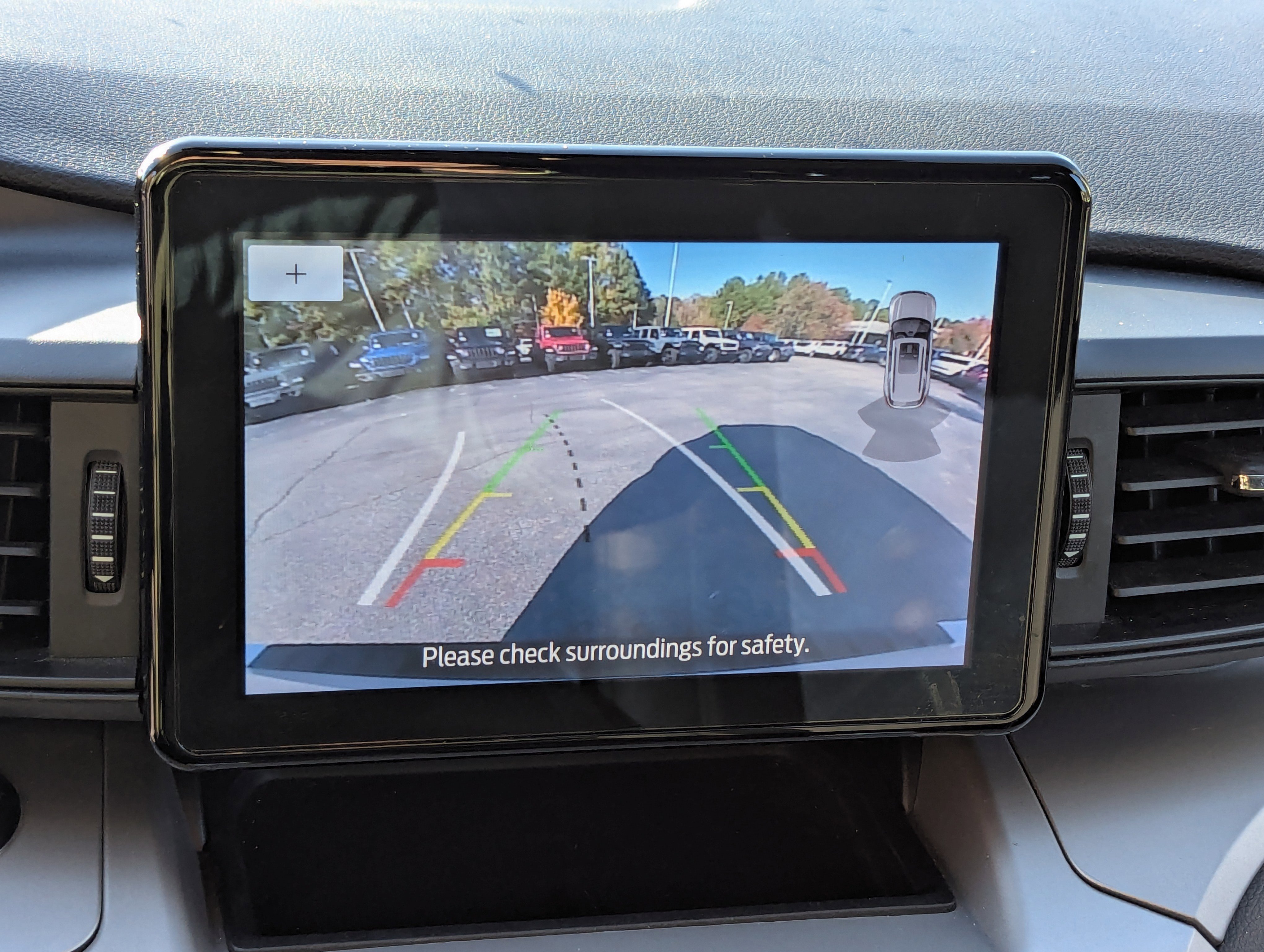 Used 2022 Ford Explorer XLT image 23