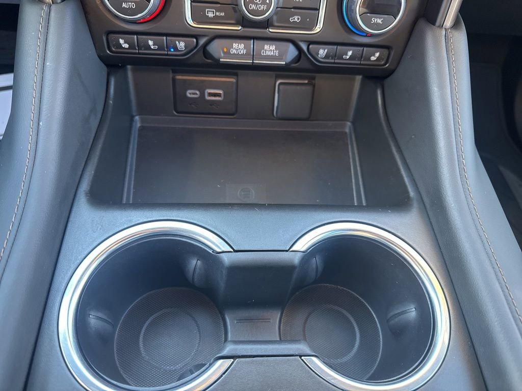 Used 2024 Chevrolet Suburban High Country w/ Premium Package image 38