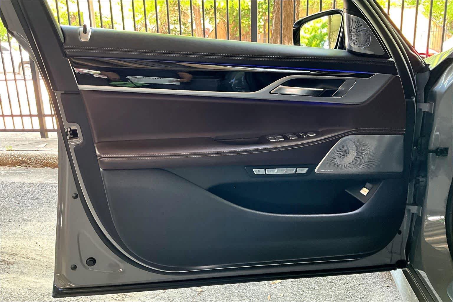 Used 2018 BMW 750i RWD image 21