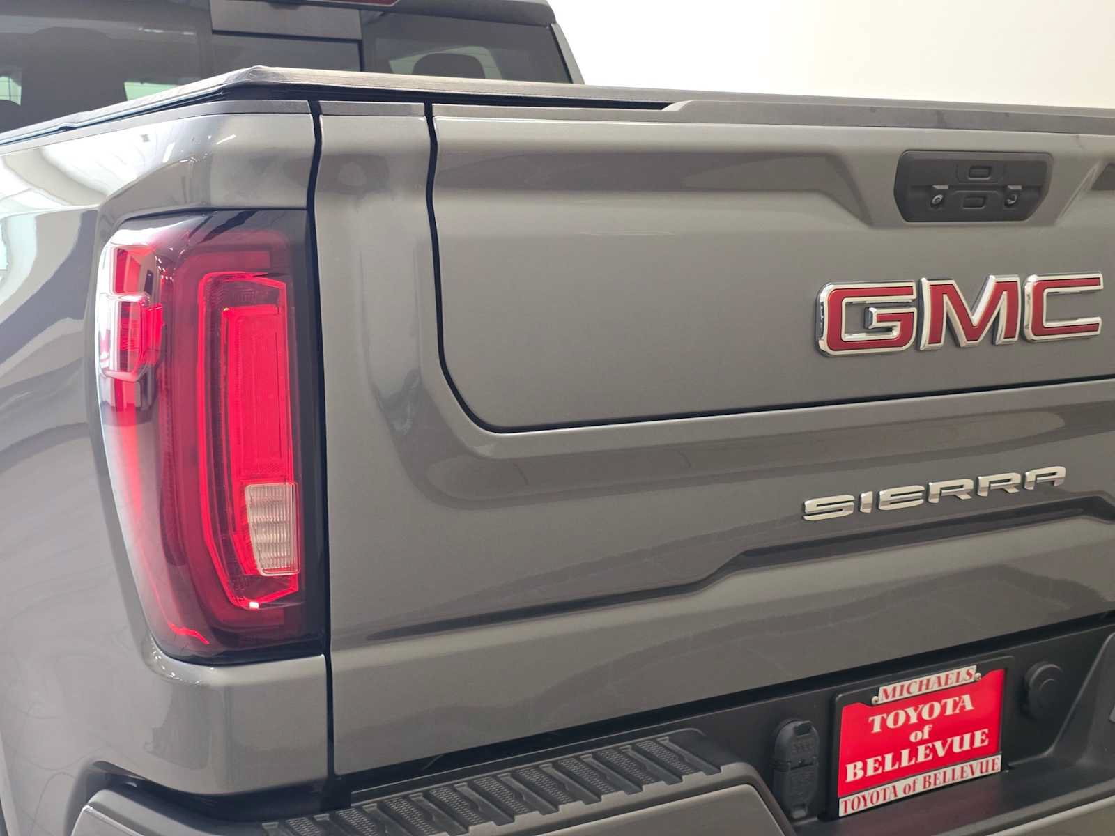Used 2021 GMC Sierra 1500 AT4 w/ AT4 Premium Package AWD/4WD image 7
