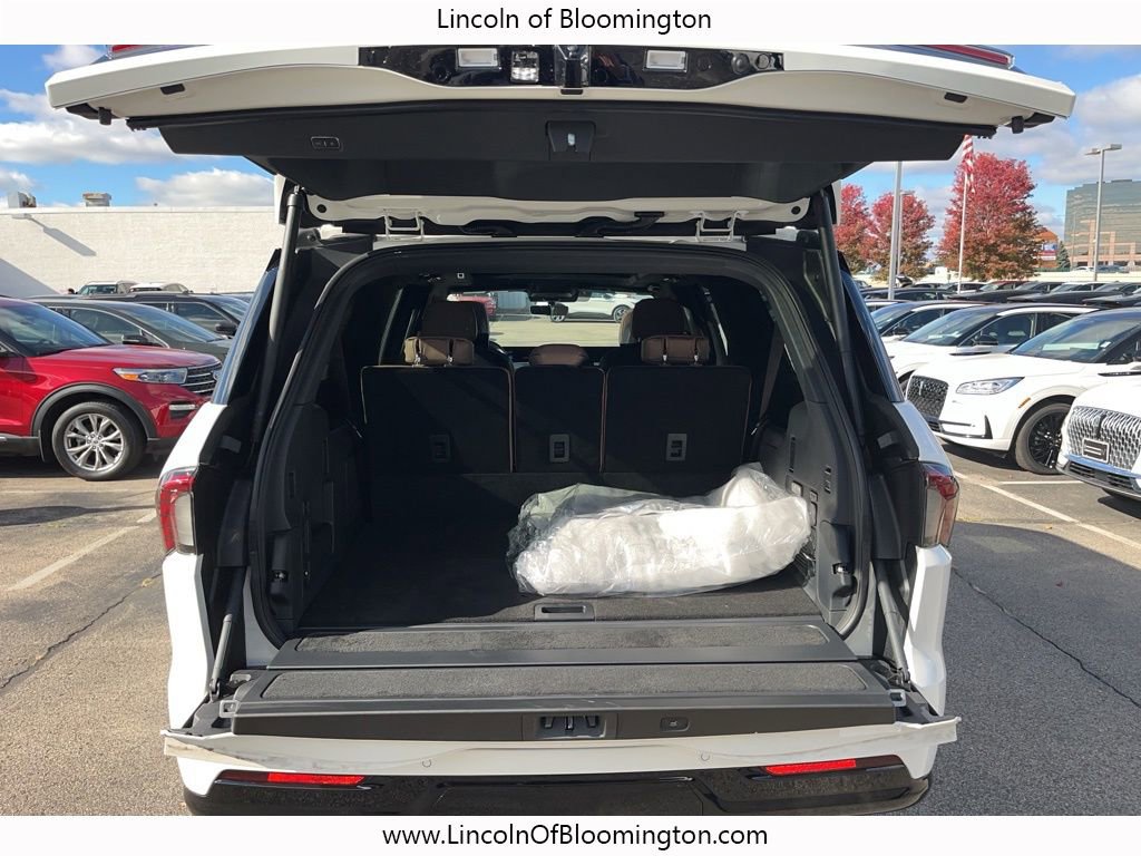New 2025 Lincoln Navigator L Black Label image 11