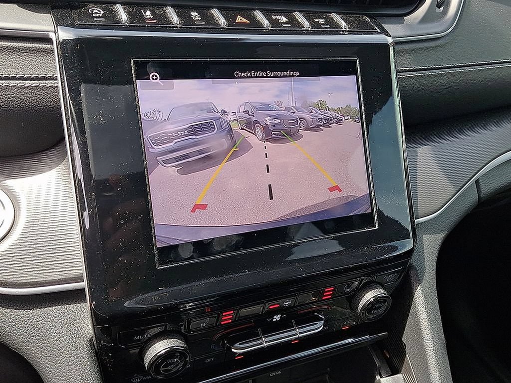Used 2025 Jeep Grand Cherokee Altitude RWD image 14