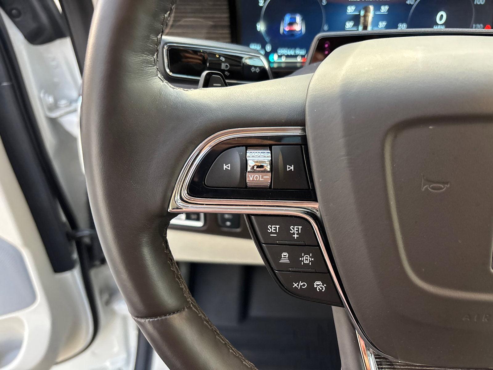 Certified 2024 Lincoln Navigator Black Label image 17