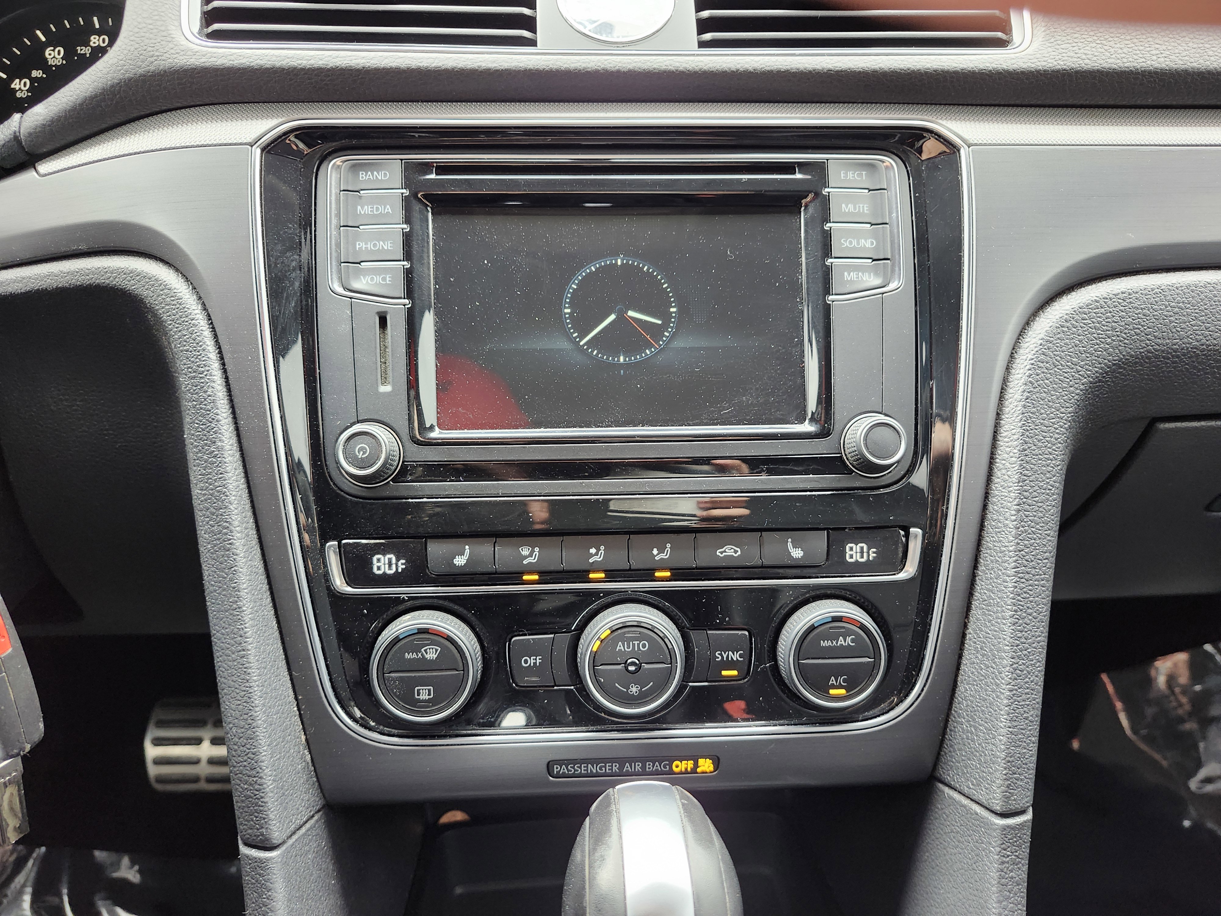 Used 2017 Volkswagen Passat 1.8T R-Line w/ R-Line Lighting Package image 28