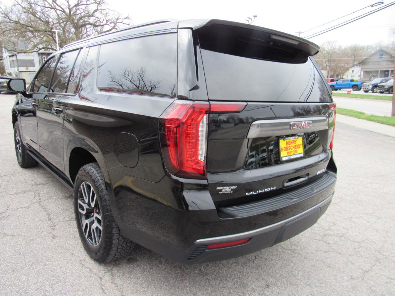 Used 2021 GMC Yukon XL AT4 w/ AT4 Premium Package image 11