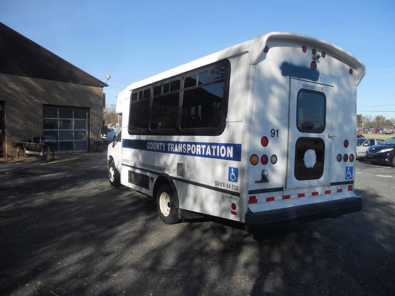 Used 2013 Ford E-450 and Econoline 450 Super Duty w/ Shuttle Bus Prep Pkg image 20