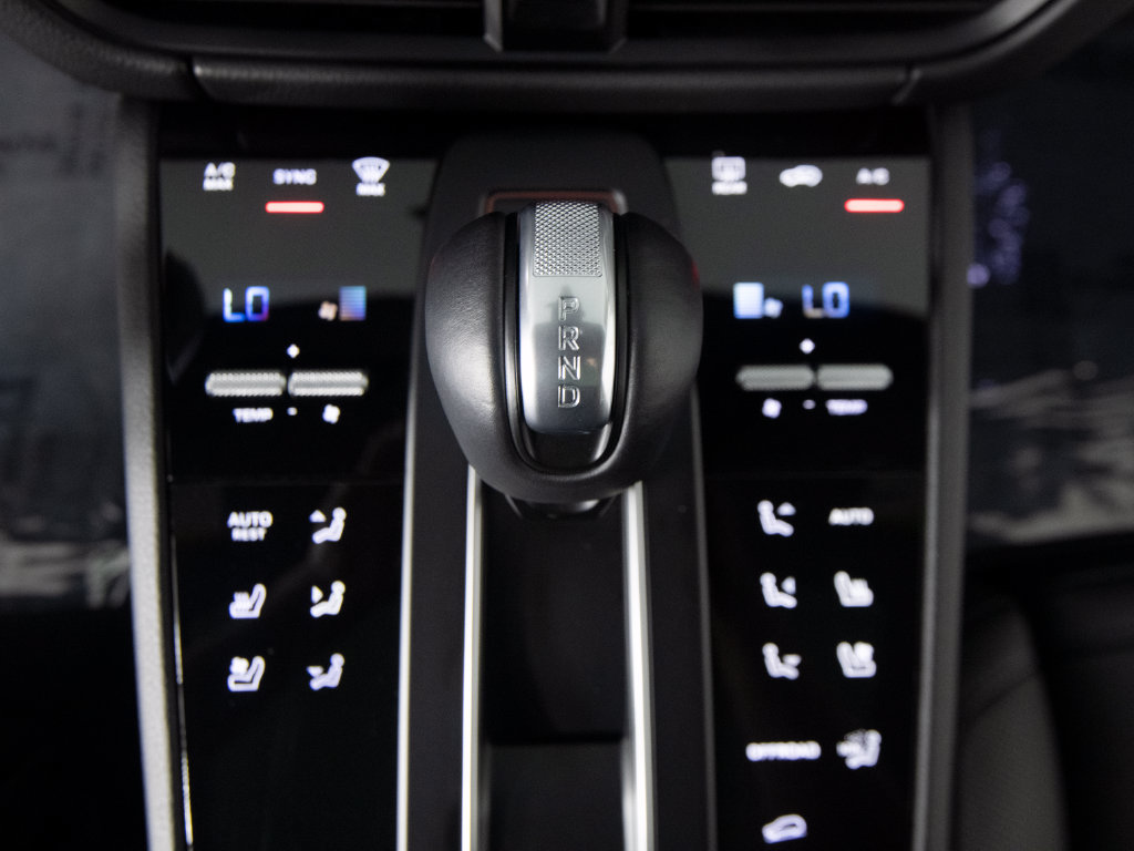 Certified 2026 Porsche Macan AWD/4WD image 31