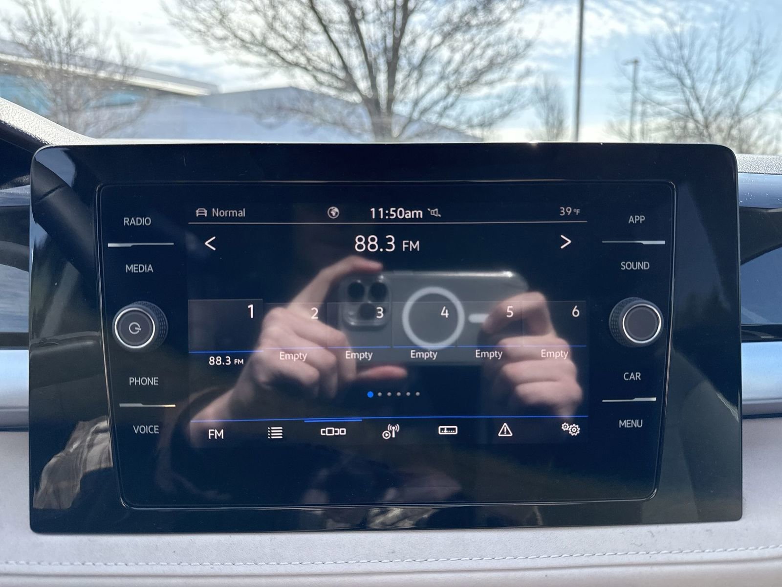 Used 2025 Volkswagen Taos SE AWD/4WD image 19