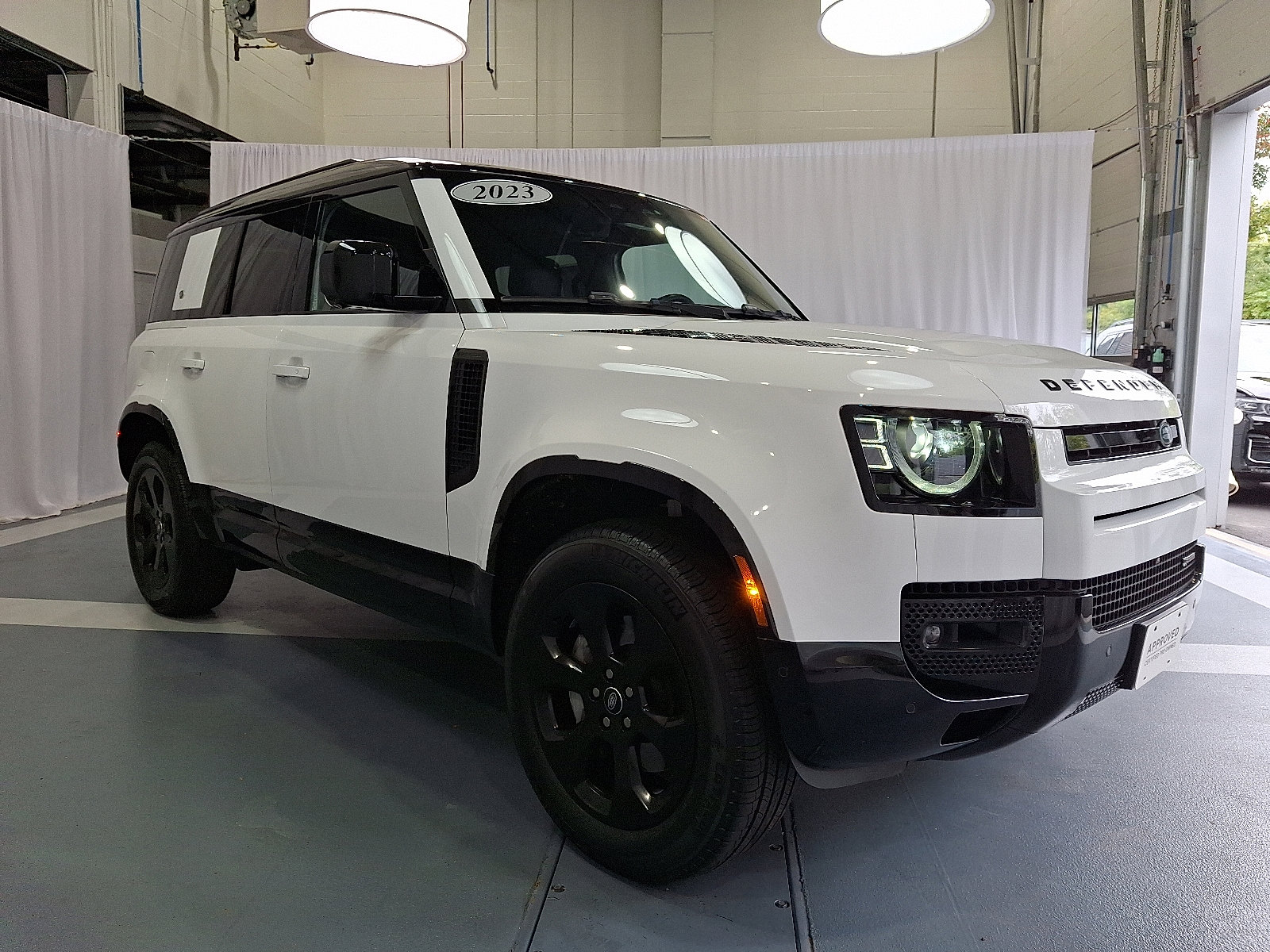 Certified 2023 Land Rover Defender 110 X-Dynamic SE image 6