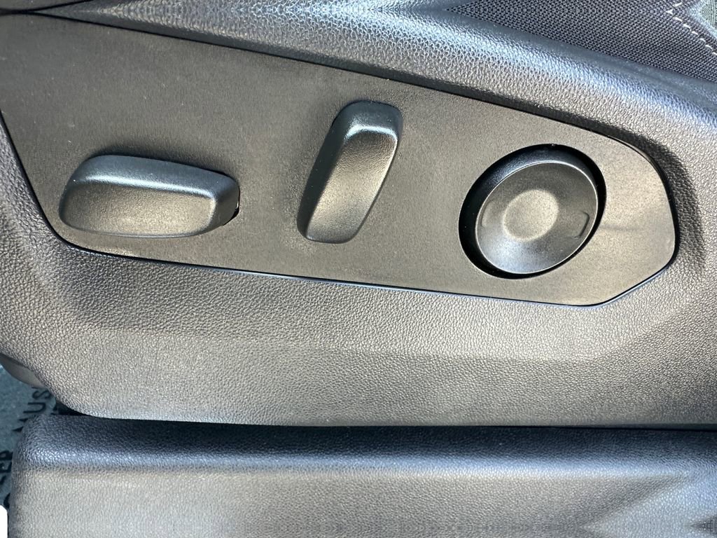 Used 2023 Chevrolet Silverado 1500 LT image 10