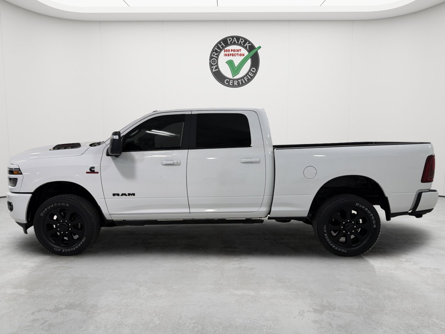 Used 2025 RAM 2500 Laramie AWD/4WD image 2
