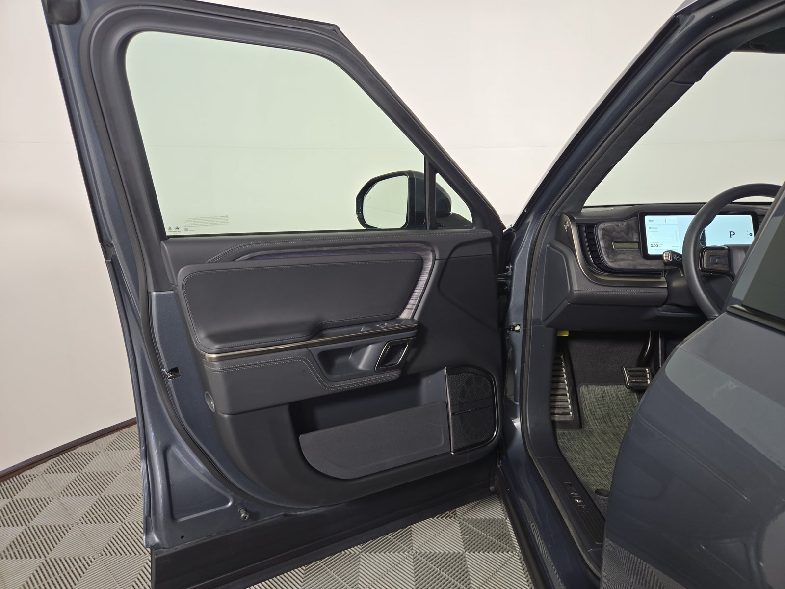 Used 2022 Rivian R1S Launch Edition Quad AWD/4WD image 16