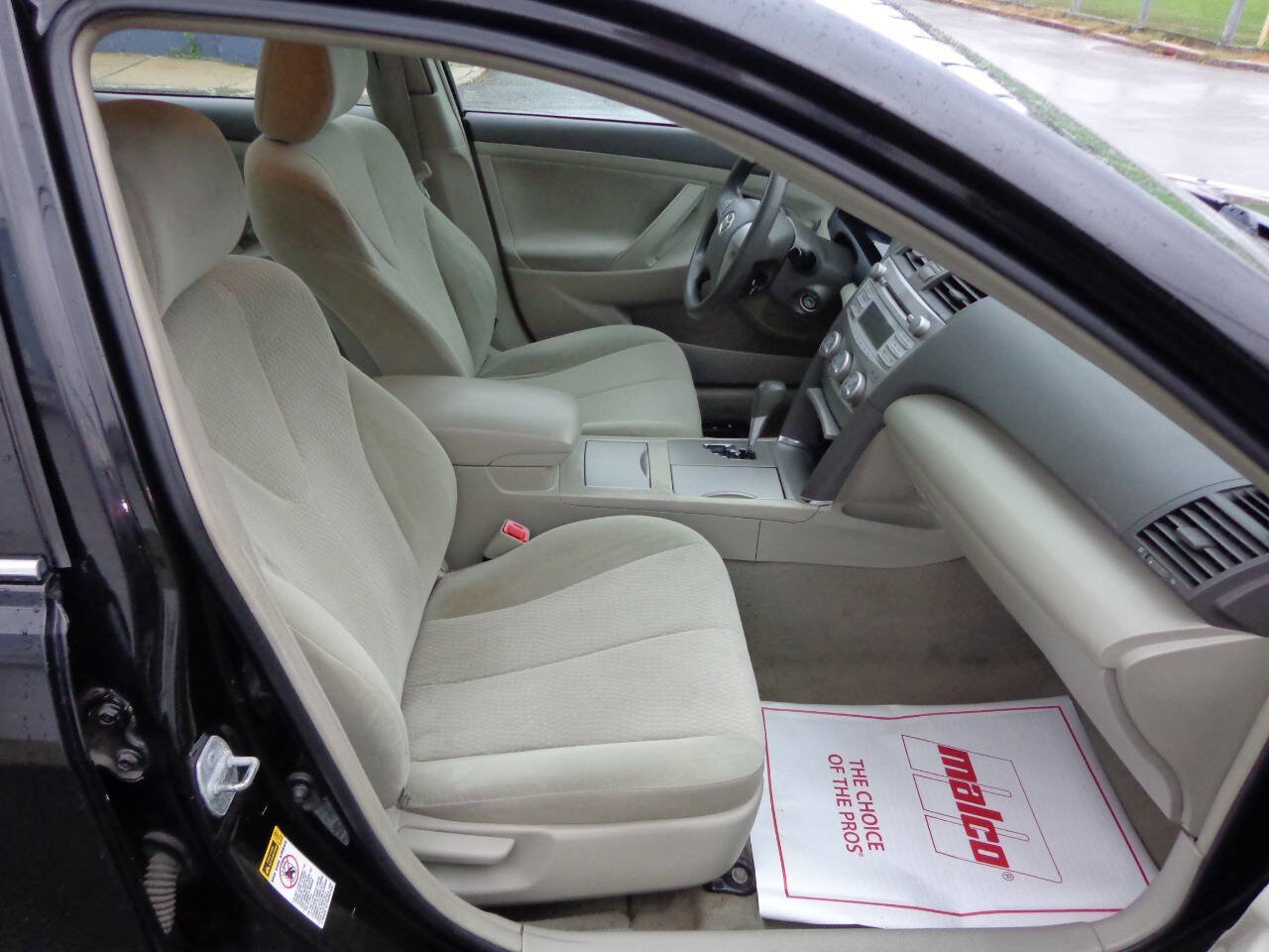 Used 2011 Toyota Camry LE image 27