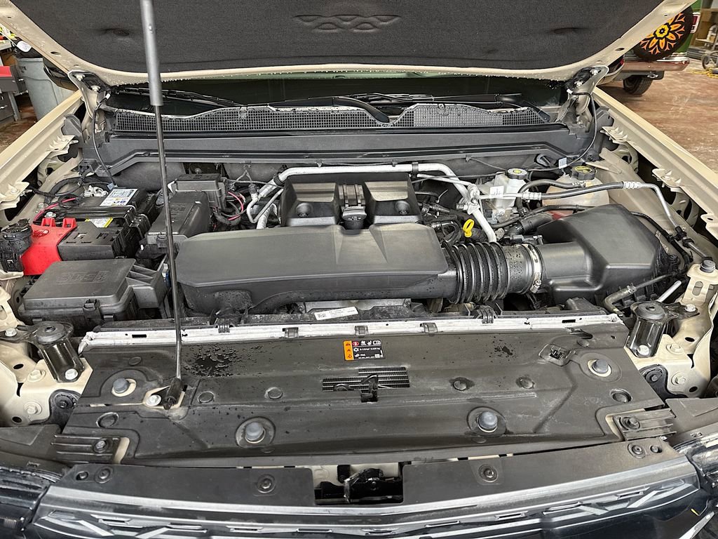 Used 2024 Chevrolet Colorado ZR2 w/ Technology Package AWD/4WD image 30