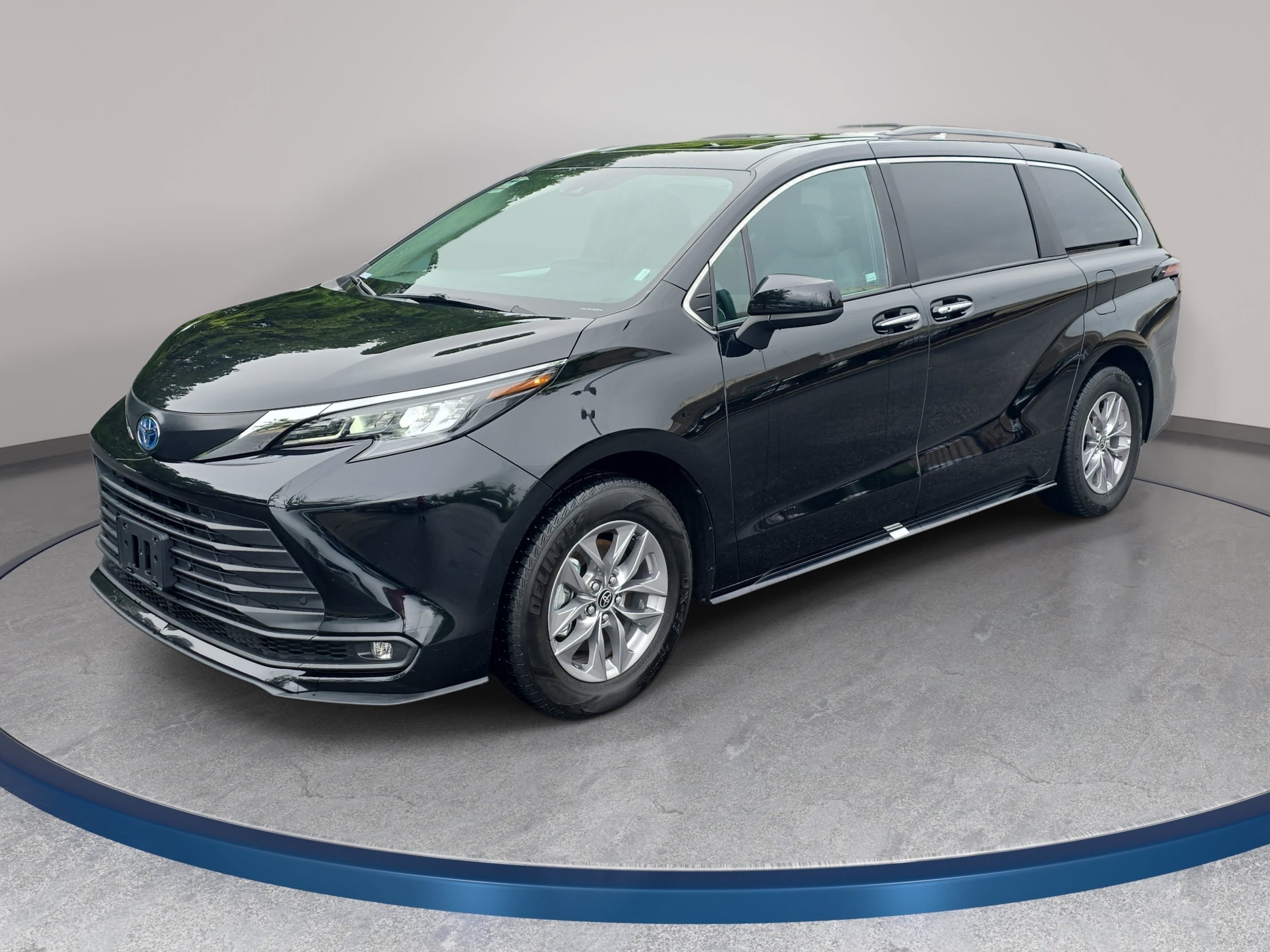 Used 2025 Toyota Sienna XLE