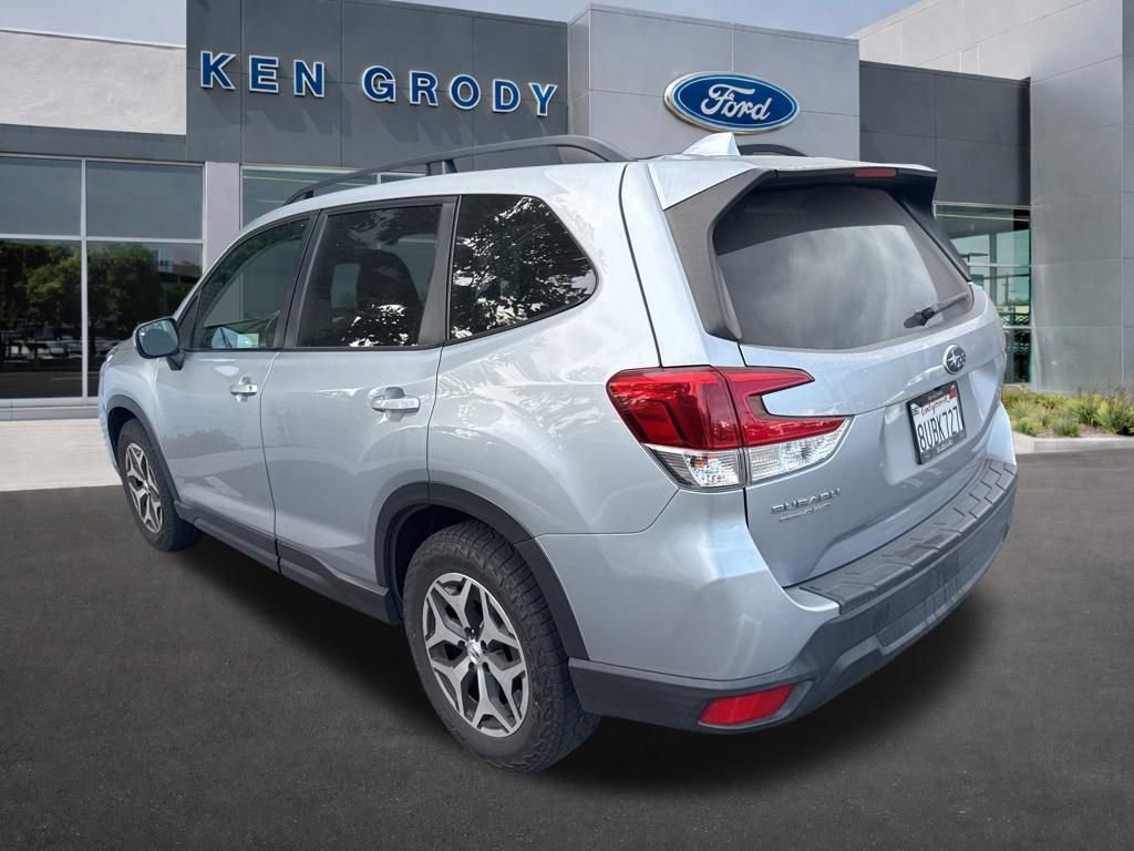 Used 2021 Subaru Forester Premium image 3