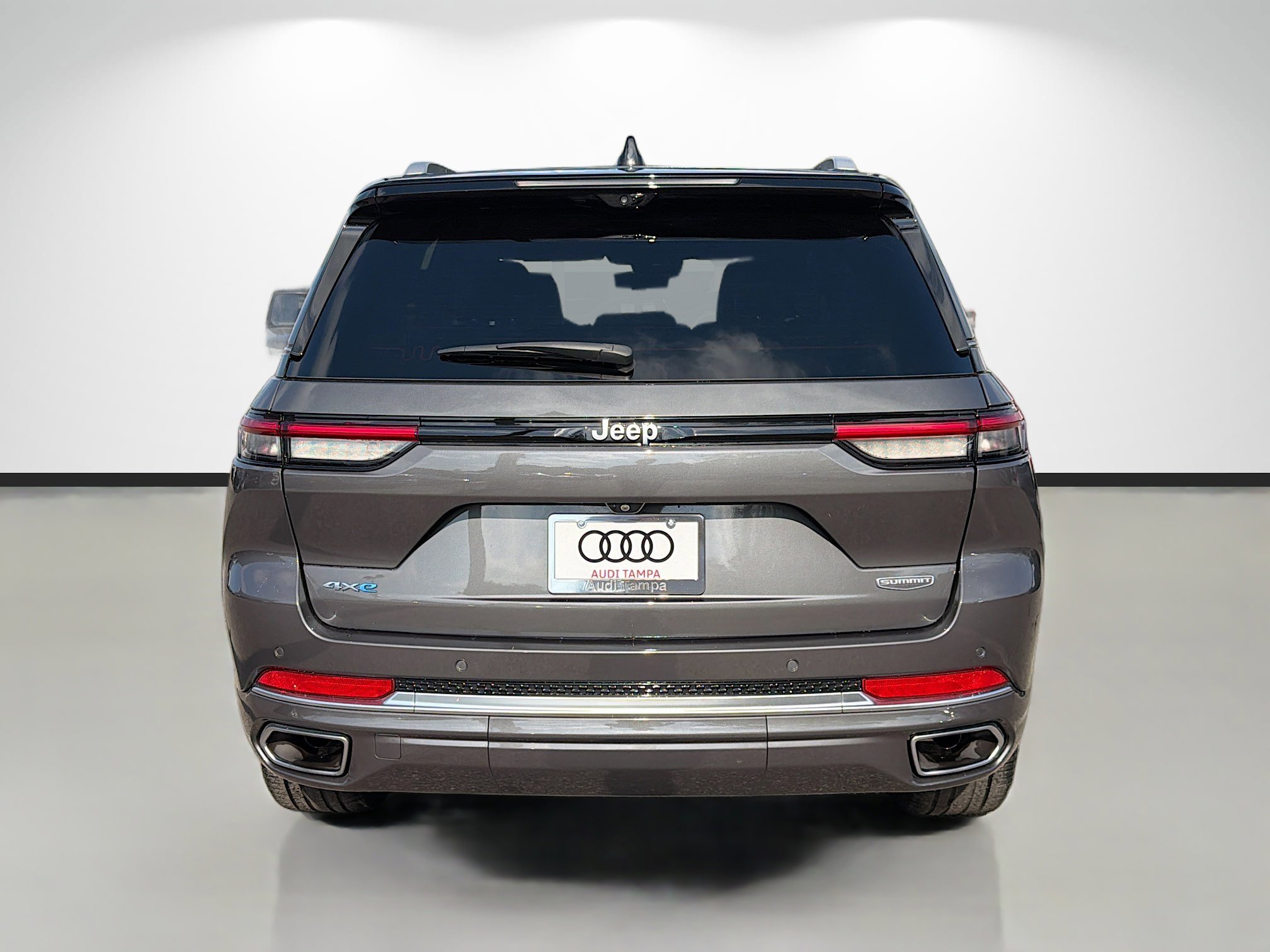 Used 2024 Jeep Grand Cherokee Summit w/ Advanced Protech Group IV image 4