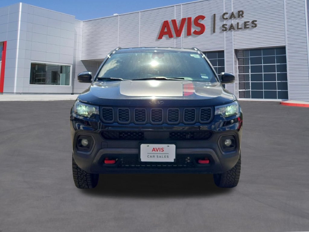Used 2025 Jeep Compass Trailhawk AWD/4WD image 2
