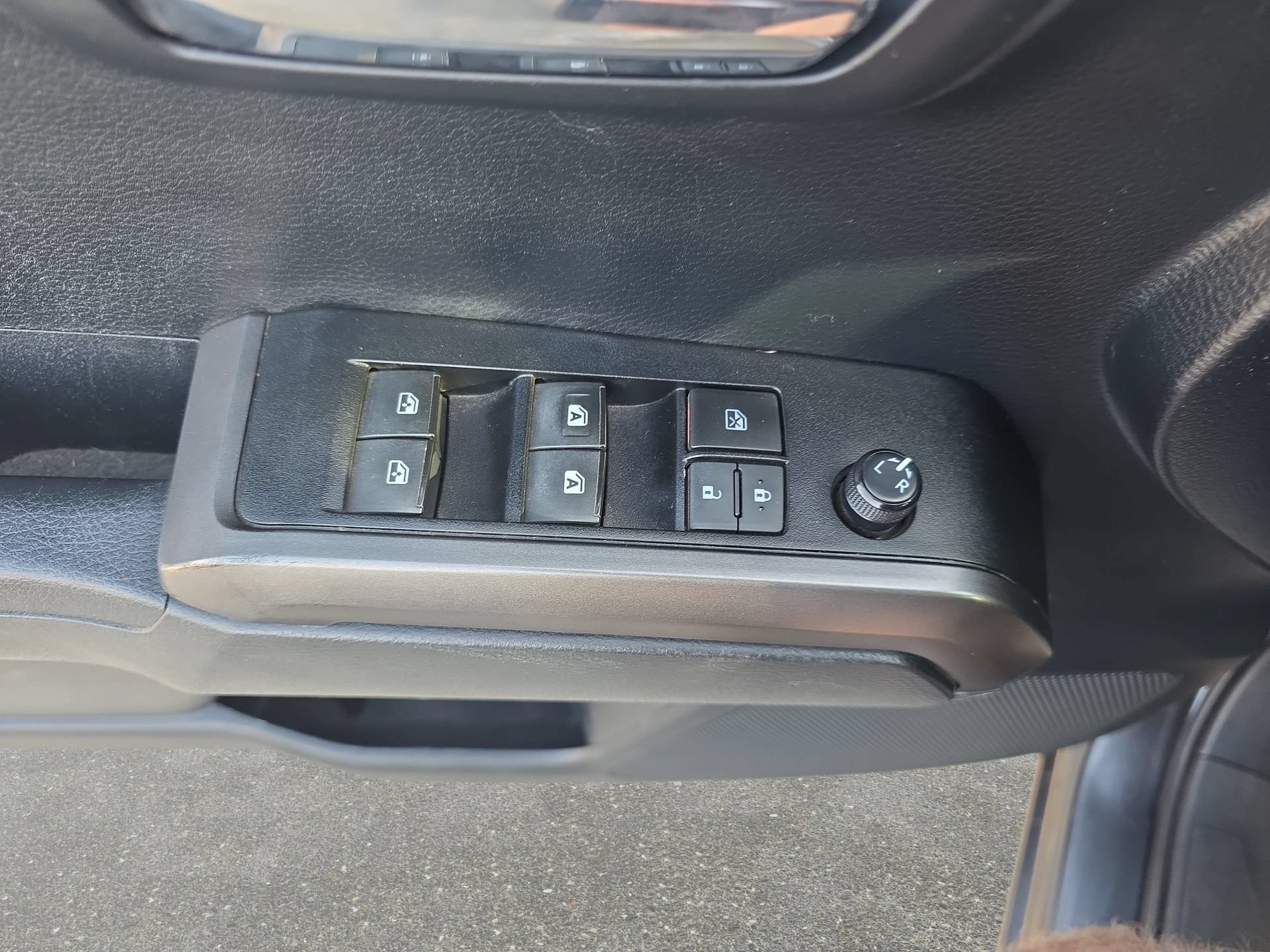 Used 2019 Toyota Tacoma TRD Off-Road w/ Technology Package AWD/4WD image 27