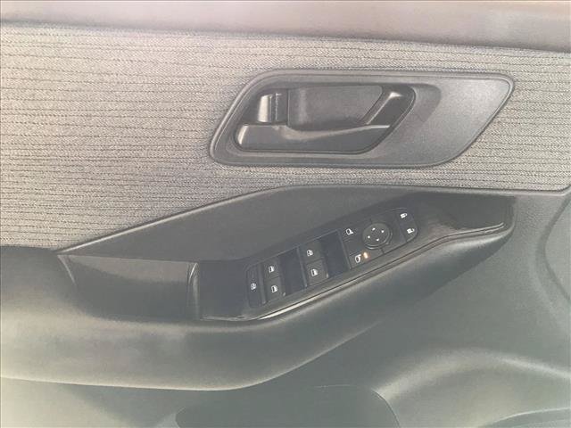 Used 2023 Nissan Rogue S FWD image 17