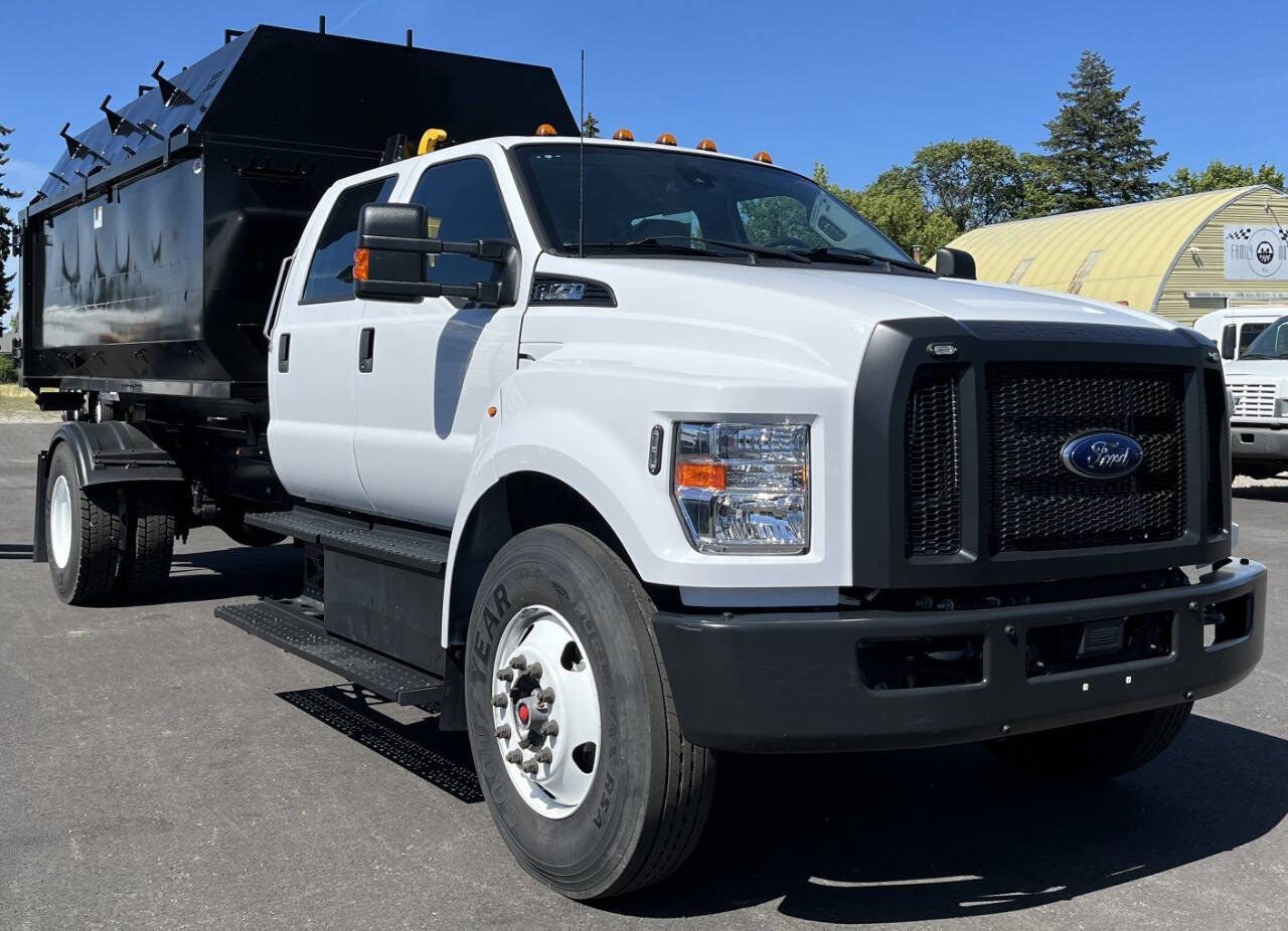 Used 2023 Ford F750 2WD Crew Cab Super Duty image 3