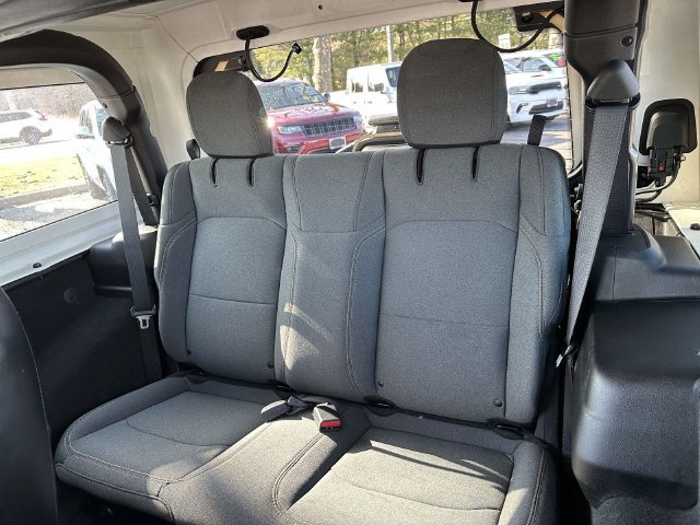 Used 2025 Jeep Wrangler Sport AWD/4WD image 7